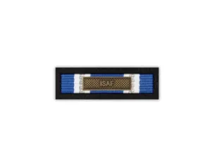 Baretka Medal NATO ISAF z okuciem ISAF (przypinane na pinsie)