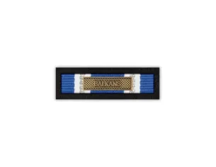 Baretka Medal NATO za misje na Bałkanach (Non-Article 5) z okuciem BALKANS (przypinane na pinsie)